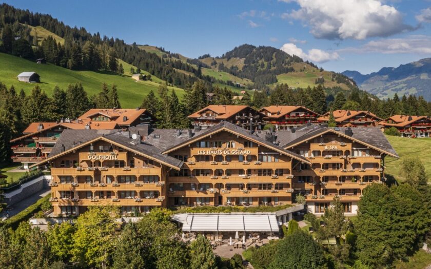 KW 09 ns weekly Golfhotels les Hauts de Gstaad und Spa Saanenmoeser Berge Aussicht Berner Oberland Rahmenprogramm Seminar Kongress events hotelbooker ch Gmbh