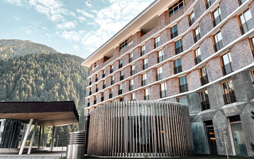 KW 13 im 2025 NS Radisson Blu Hotel Reussen Andermatt Innerschweiz Uri meeting special hotelbooker ch Gmb H MICE Service jpg
