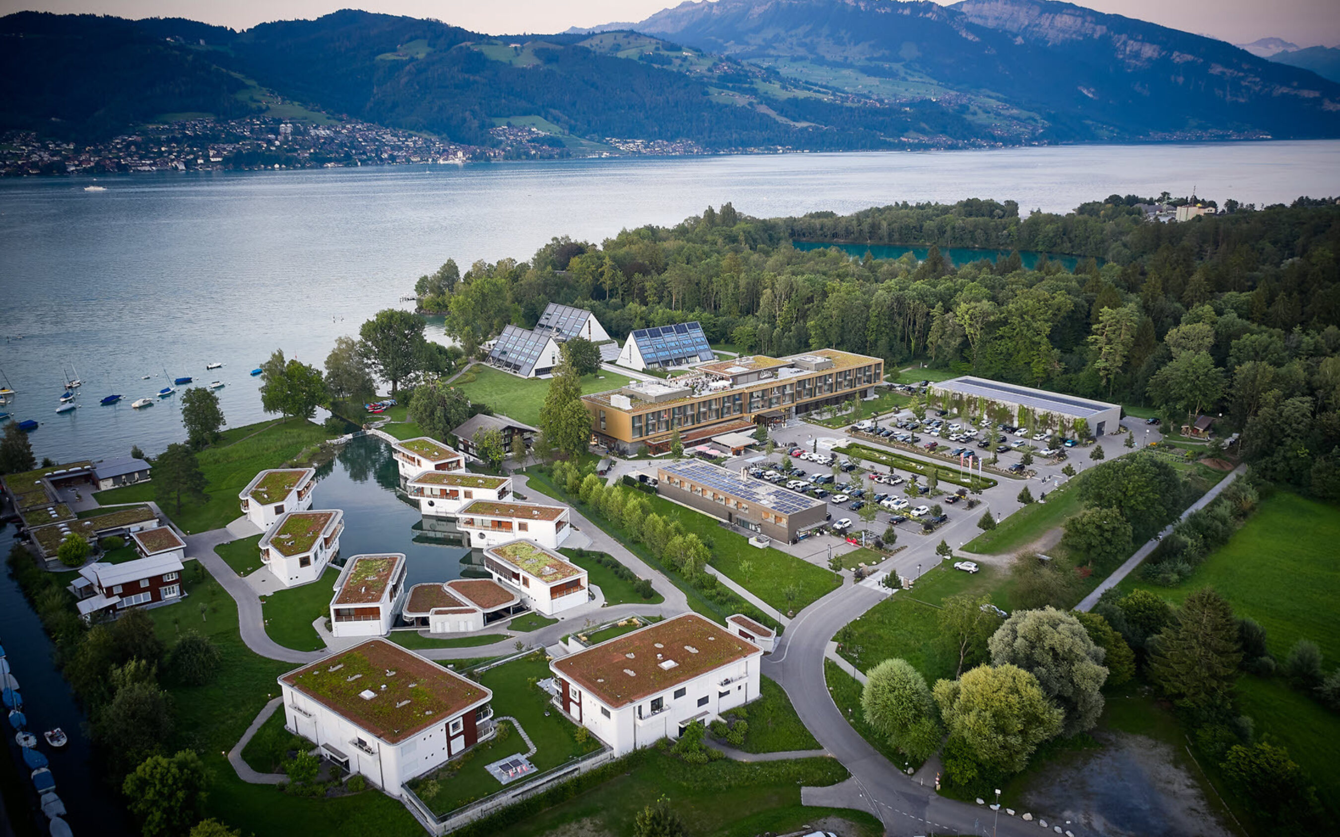 Gwatt b Thun Deltapark Vital Resort Aussenansicht Berner Oberland Online
